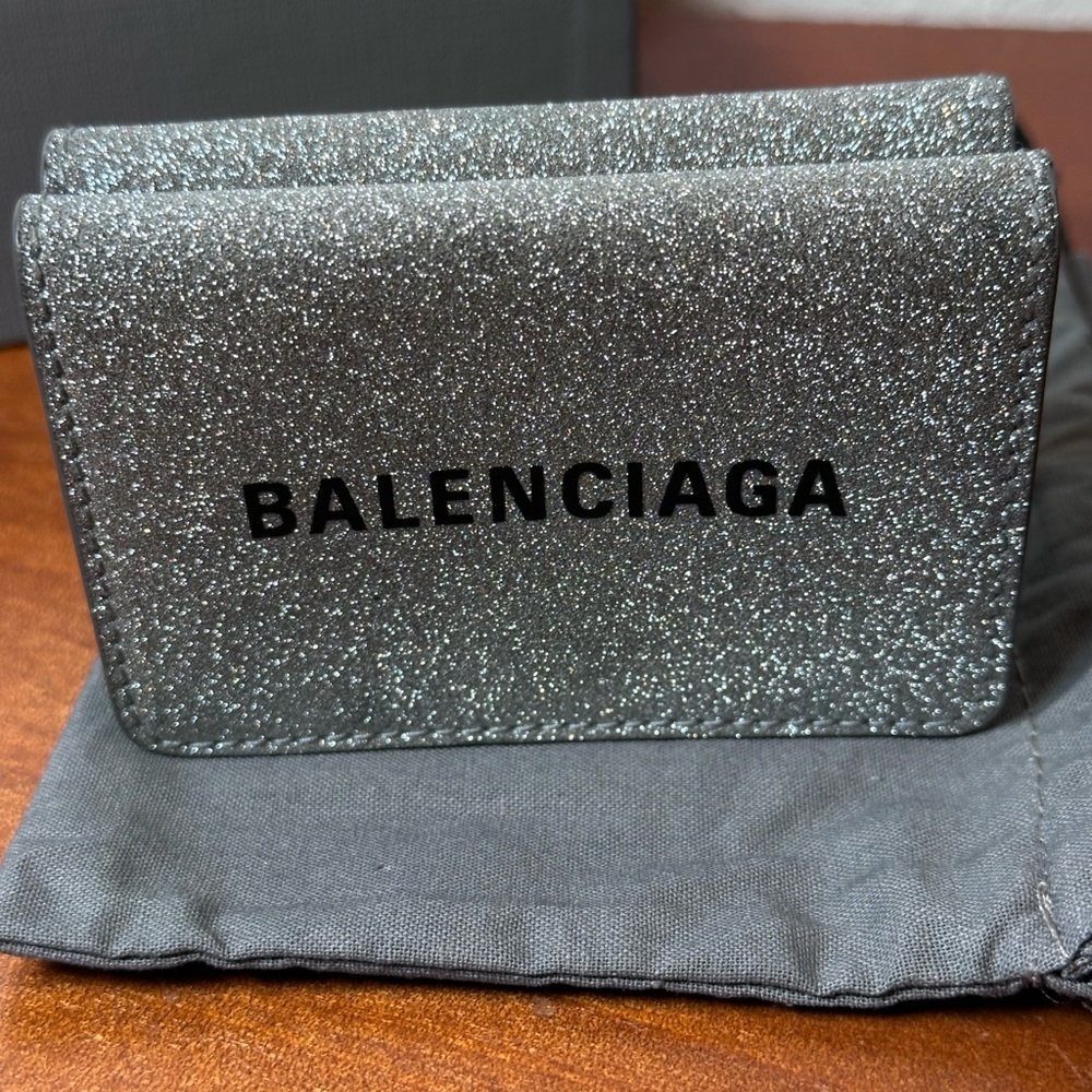 Balenciaga 551921 Metallic Silver Glitter
Everyday Mini Bifold Wallet